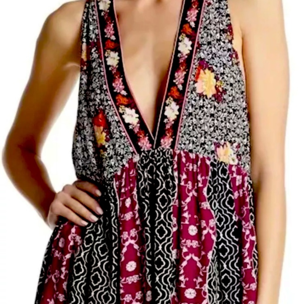 Free People Dream On Darlin’ plunging v tank top Medium NWOT Red Black Floral